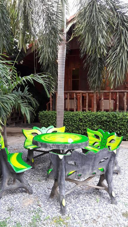 J&J Guesthouse Sukhothai Bagian luar foto