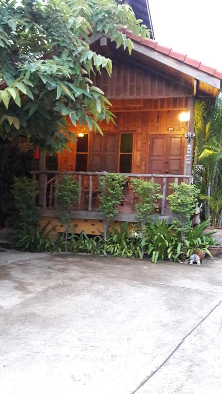 J&J Guesthouse Sukhothai Bagian luar foto