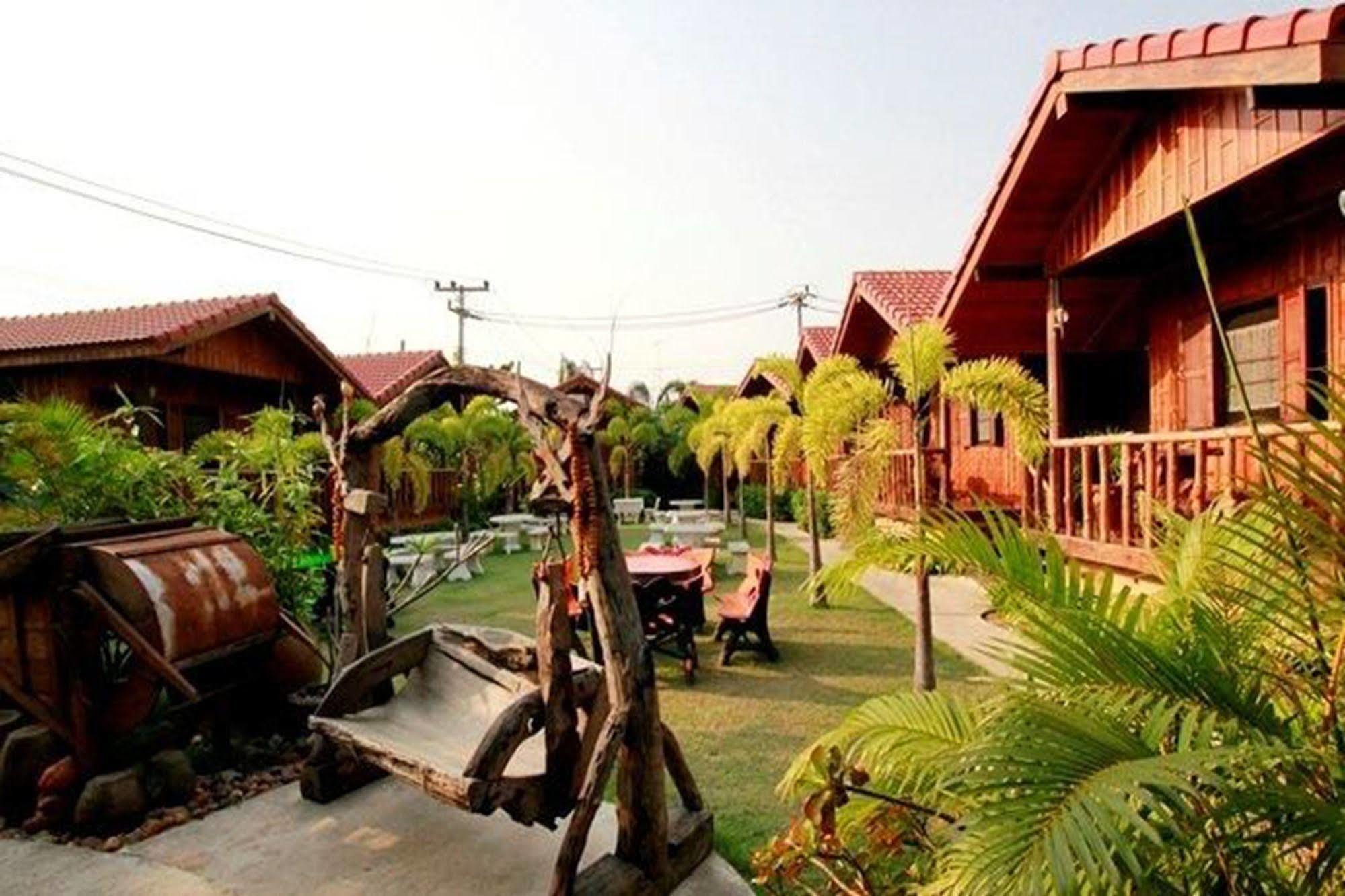 J&J Guesthouse Sukhothai Bagian luar foto