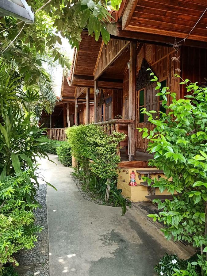 J&J Guesthouse Sukhothai Bagian luar foto