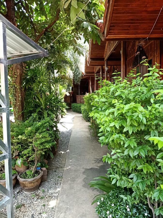 J&J Guesthouse Sukhothai Bagian luar foto