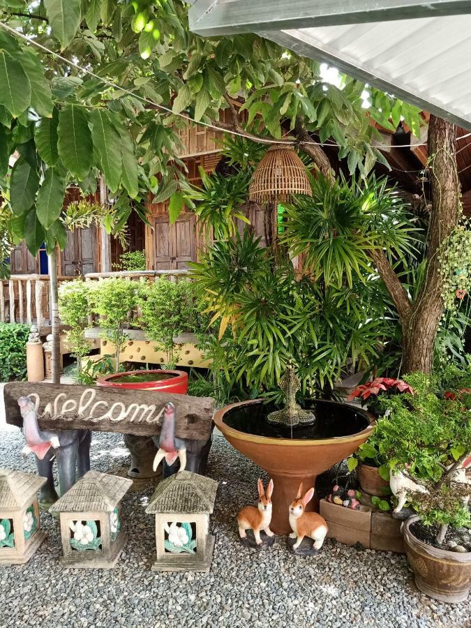 J&J Guesthouse Sukhothai Bagian luar foto