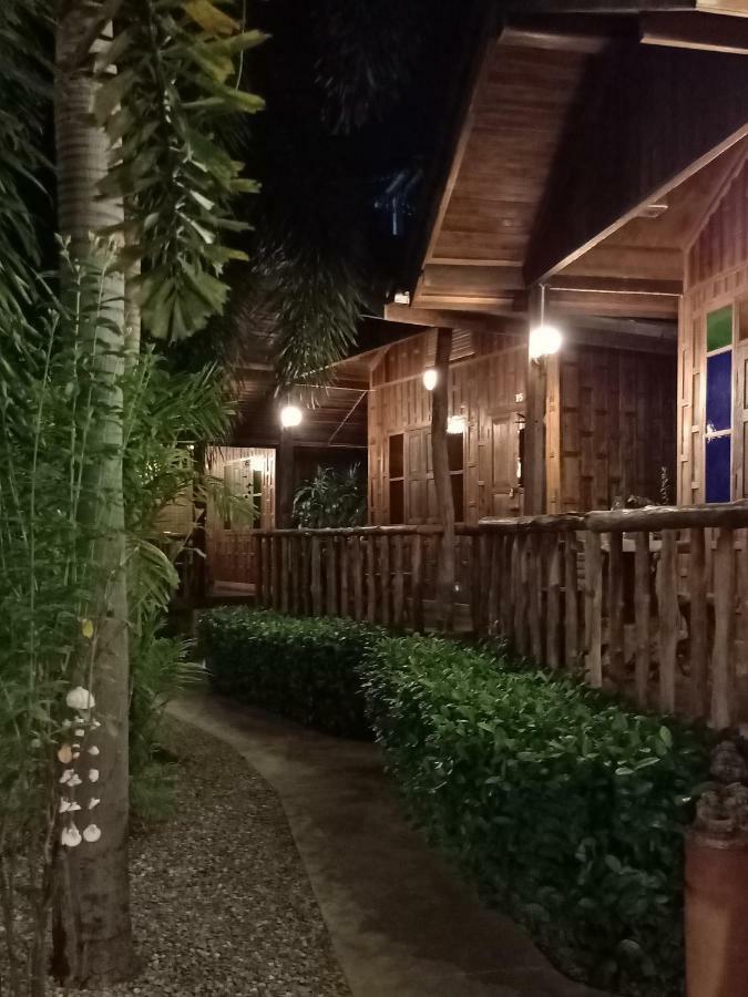 J&J Guesthouse Sukhothai Bagian luar foto